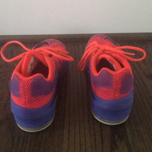 Nike basketball shoes practically never worn! - Picture 3 of 4